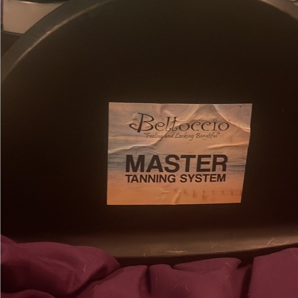 Spray tan machine